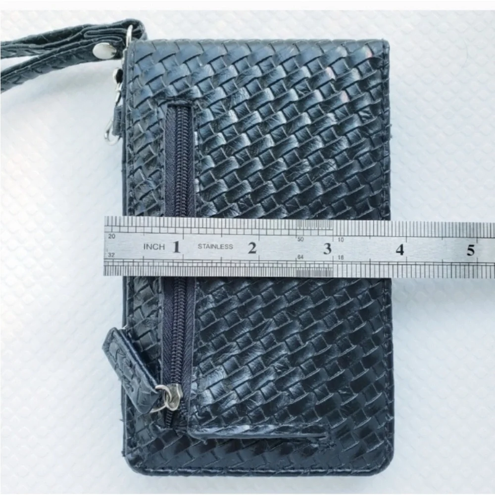 Capelli of New York wallet wristlet black crosshatch leather  6x4